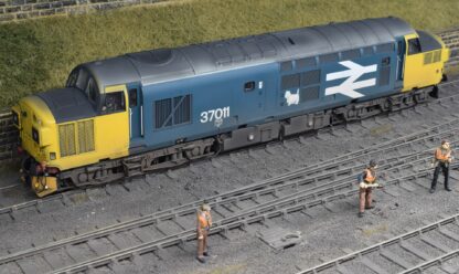Heljan O gauge class 37 locomotive