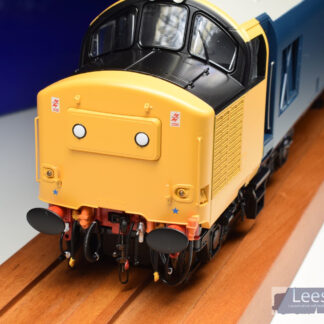 HJ3731 Heljan O gauge class 37 large logo livery centre headcode