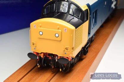 HJ3731 Heljan O gauge class 37 large logo livery centre headcode