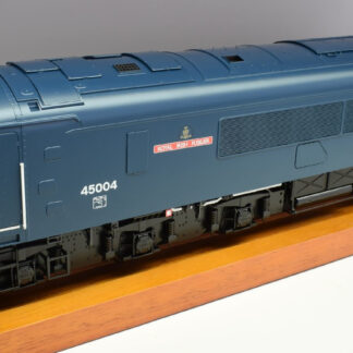 HJ4521 Heljan O gauge class 45 locomotive 45004 'Royal Irish Fusileer'